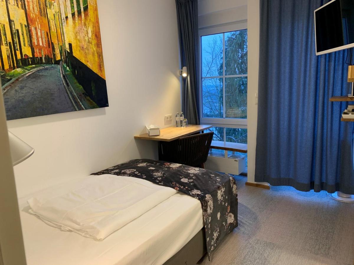 Hotel Schoene Aussicht Франкфурт на Майн Екстериор снимка