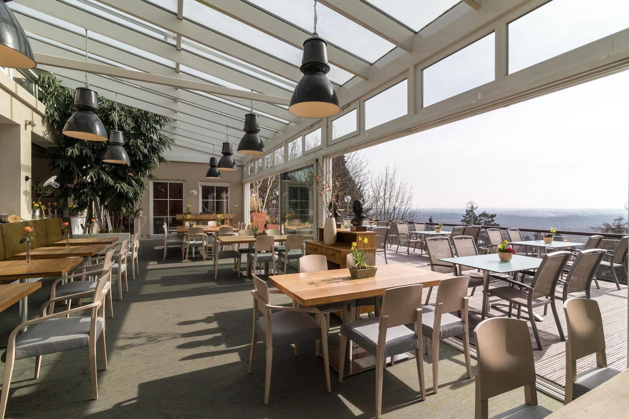 Hotel Schoene Aussicht Франкфурт на Майн Екстериор снимка