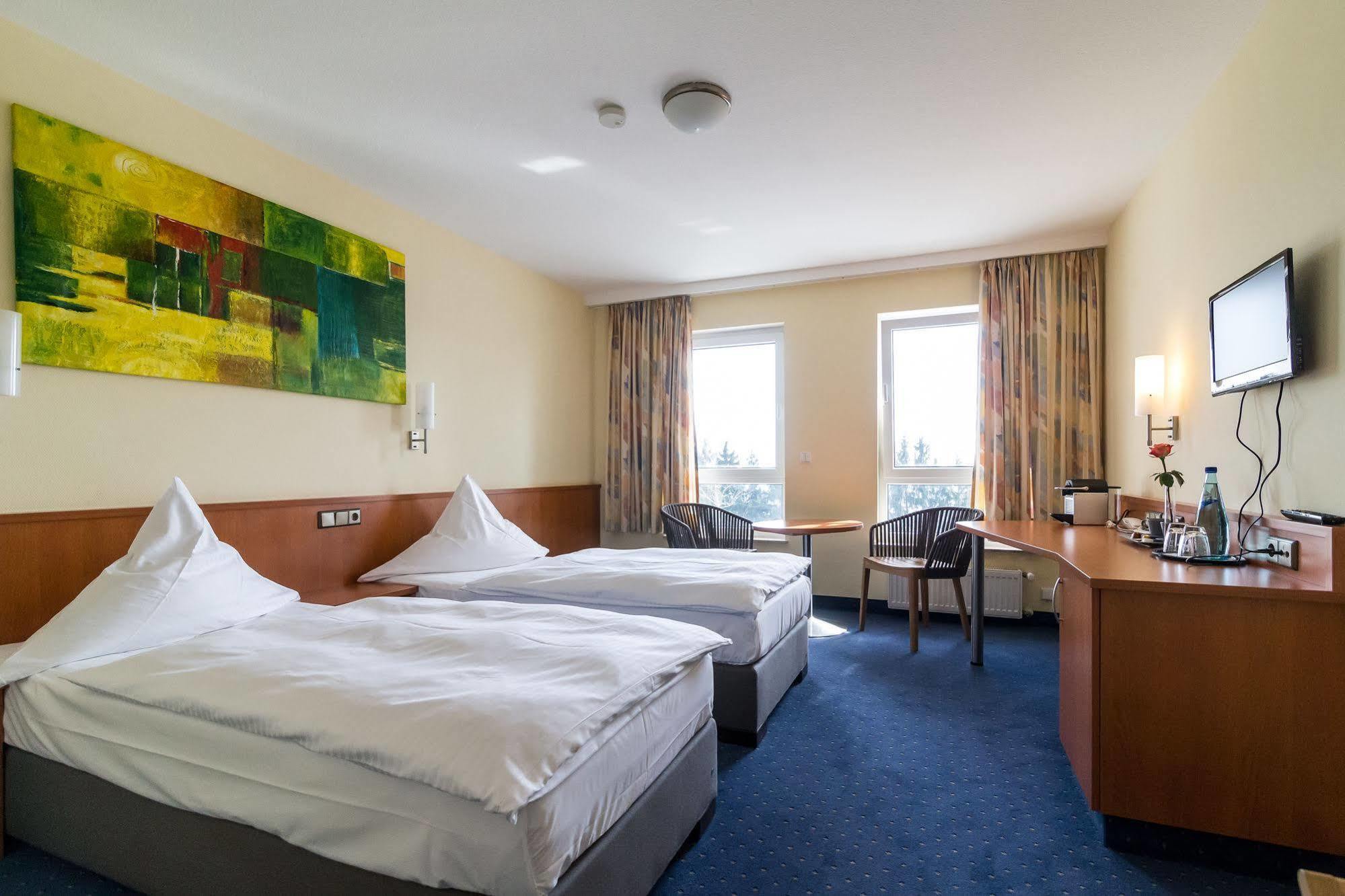 Hotel Schoene Aussicht Франкфурт на Майн Екстериор снимка