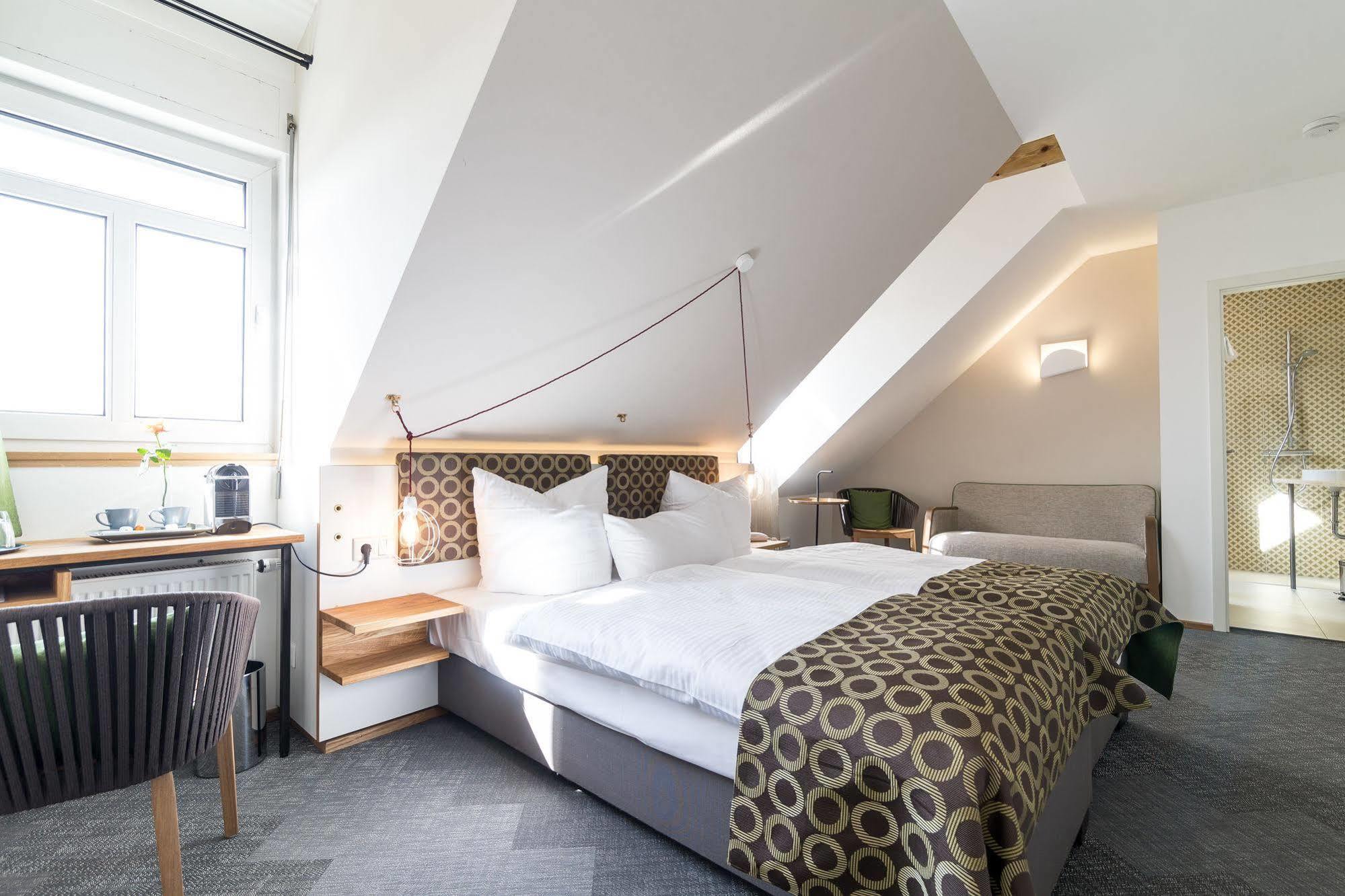 Hotel Schoene Aussicht Франкфурт на Майн Екстериор снимка